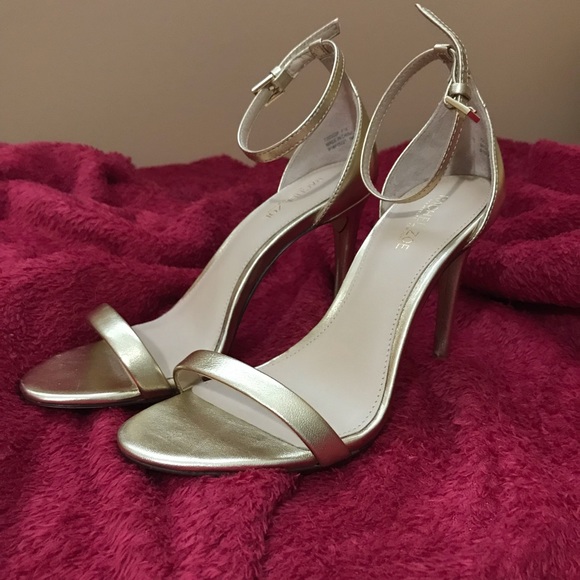 Gold heeled sandals - Picture 1 of 4